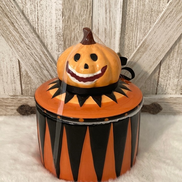 Potter’s Studio Halloween Sweet Street Small Pumpkin Canister - Picture 1 of 5